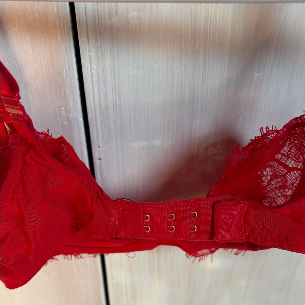 Victoria’s secret Red Lace Underwire Bra - Women's Intimates - Picture 2 of 6